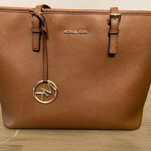 Micheal Kors Purse